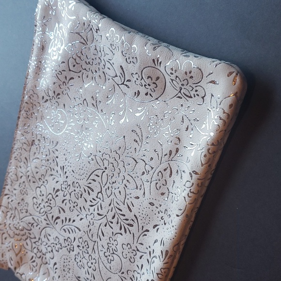 White and Silver Shoulder Bag with Silver Removable Chain - Picture 11 of 12